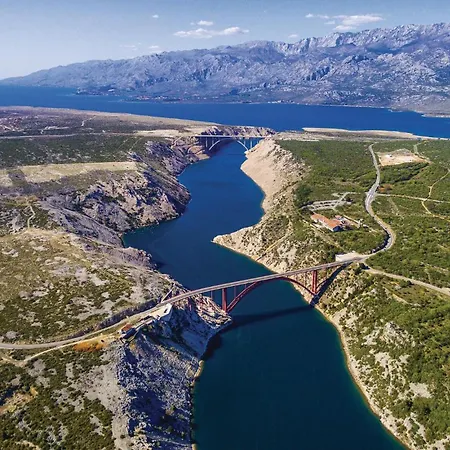 Apartamento 2 Bedroom Awesome In Maslenica