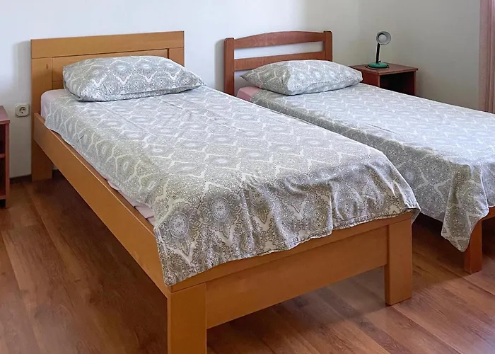 2 Bedroom Cozy In 마슬레니차